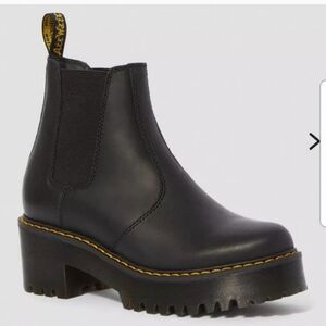 Women size 8 Dr Marten Rometty Boot